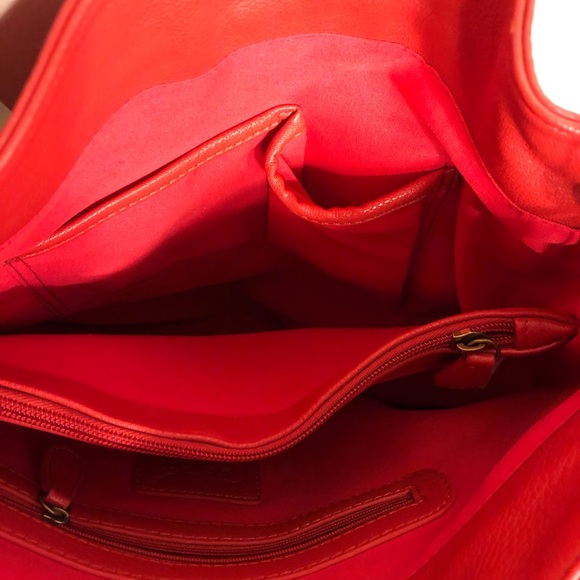 Faux leather bucket bag by Carlos Santana - Picture 5 of 5